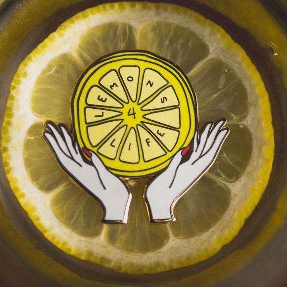 'LEMONS 4 LIFE' Enamel Pin - Picture 3 of 4